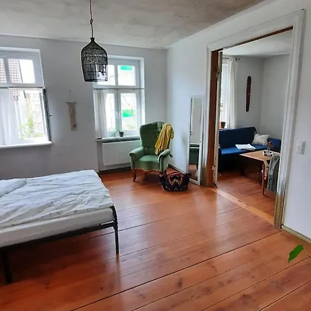 Altbau Charme & Mittendrin Апартаменты *